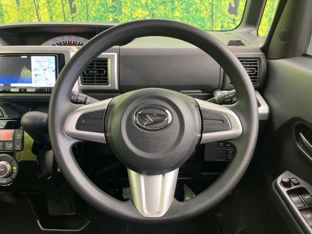 �C���e���A�ɍ��킹���f�U�C���̃X�e�A�����O�́A�^�]�������̂��Ƃ��l���A�^�]���₷���`��A�傫���ł��B�����x�A���ۂɐG���Ă��m���߂��������B