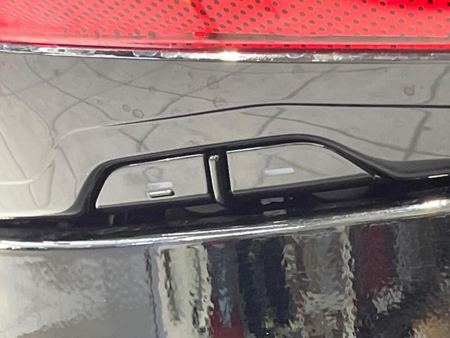 ヴェルファイアハイブリッド Ｚ　プレミア　ガラスルーフ　両側電動スライドドア　純正１４インチディスプレイオーディオ　フリップダウンモニター　全周囲カメラ　衝突警報装置　レーダークルーズコントロール　禁煙車　パワーバックドア（26枚目）