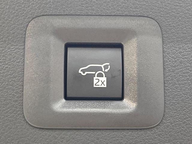 ヴェルファイアハイブリッド Ｚ　プレミア　ガラスルーフ　両側電動スライドドア　純正１４インチディスプレイオーディオ　フリップダウンモニター　全周囲カメラ　衝突警報装置　レーダークルーズコントロール　禁煙車　パワーバックドア（31枚目）