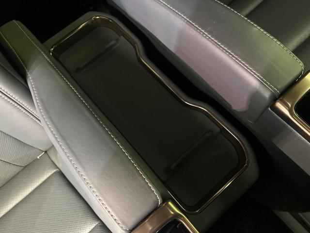 ヴェルファイアハイブリッド Ｚ　プレミア　ガラスルーフ　両側電動スライドドア　純正１４インチディスプレイオーディオ　フリップダウンモニター　全周囲カメラ　衝突警報装置　レーダークルーズコントロール　禁煙車　パワーバックドア（45枚目）