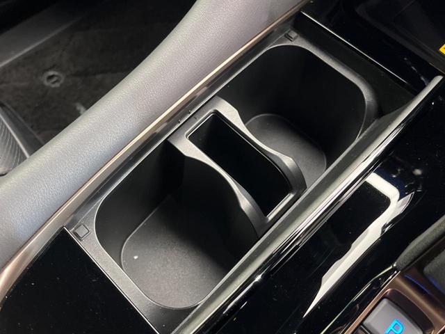 ヴェルファイアハイブリッド Ｚ　プレミア　ガラスルーフ　両側電動スライドドア　純正１４インチディスプレイオーディオ　フリップダウンモニター　全周囲カメラ　衝突警報装置　レーダークルーズコントロール　禁煙車　パワーバックドア（71枚目）