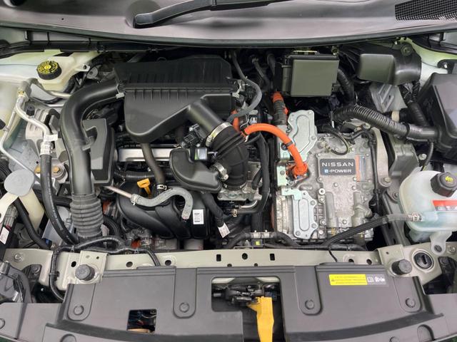 ノート Ｘ　プロパイロット　衝突軽減装置　禁煙車　純正９インチナビ　全周囲カメラ　ＥＴＣ　Ｂｌｕｅｔｏｏｔｈ　フルセグ　ドライブレコーダー　スマートキー　ＬＥＤヘッドライト　レーンアシスト　コーナーセンサー（18枚目）