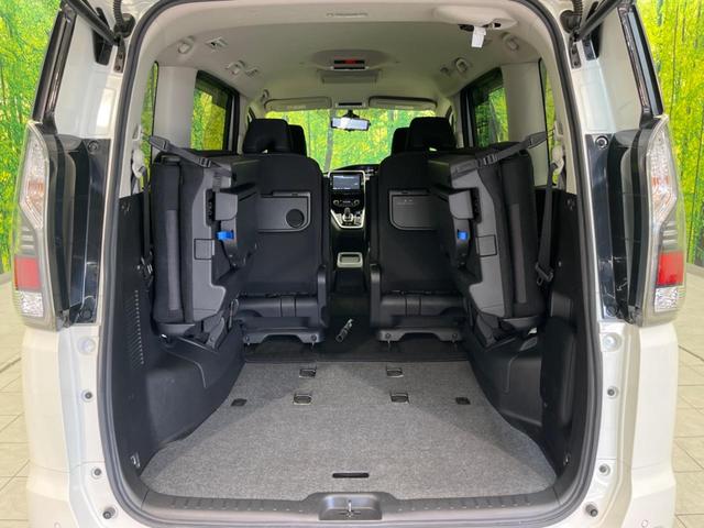 セレナ ｅ－パワー　ハイウェイスターＶ　両側電動スライドドア　純正９インチナビ　フリップダウンモニター　全周囲カメラ　衝突警報装置　レーダークルーズコントロール　禁煙車　シートヒーター　ドライブレコーダー　コーナーセンサ（12枚目）