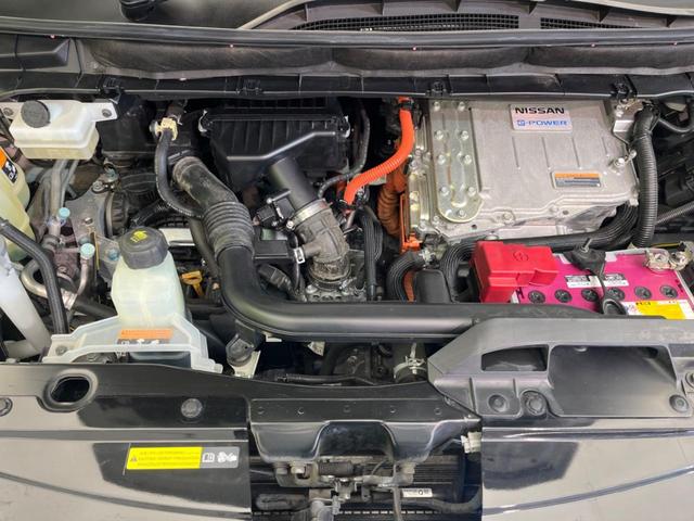 セレナ ｅ－パワー　ハイウェイスターＶ　両側電動スライドドア　純正９インチナビ　フリップダウンモニター　全周囲カメラ　衝突警報装置　レーダークルーズコントロール　禁煙車　シートヒーター　ドライブレコーダー　コーナーセンサ（19枚目）