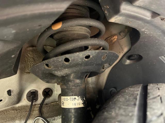 フリードハイブリッド ハイブリッド・ＥＸ　ホンダセンシング　メーカーナビ　フリップダウン　バックカメラ　両側電動ドア　アダプティブクルーズ　シートヒーター　ハーフレザーシート　ＬＥＤヘッド　純正１５アルミ　ドラレコ　ＥＴＣ　禁煙車（20枚目）