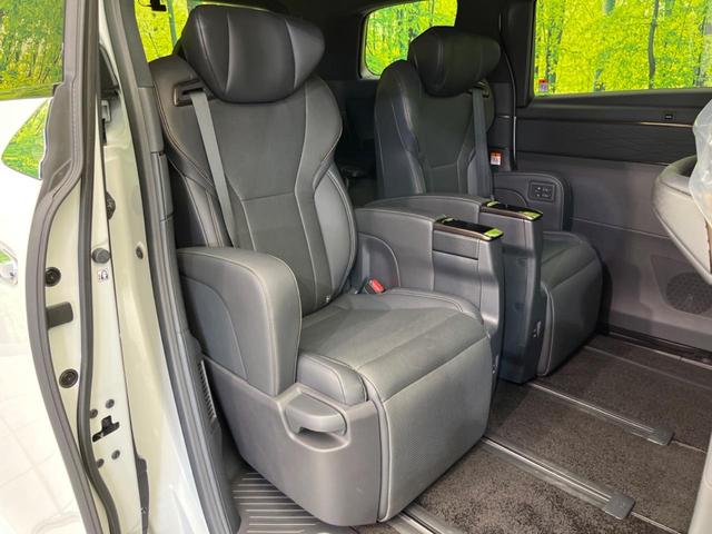 アルファードハイブリッド Ｚ　左右独立ムーンルーフ　両側電動スライドドア　純正１４インチディスプレイオーディオ　全周囲カメラ　衝突軽減装置　ＬＥＤヘッドライト　ＥＴＣ　Ｂｌｕｅｔｏｏｔｈ再生　フルセグ　ドライブレ（10枚目）