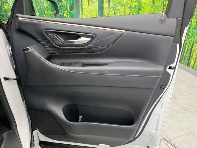 アルファードハイブリッド Ｚ　左右独立ムーンルーフ　両側電動スライドドア　純正１４インチディスプレイオーディオ　全周囲カメラ　衝突軽減装置　ＬＥＤヘッドライト　ＥＴＣ　Ｂｌｕｅｔｏｏｔｈ再生　フルセグ　ドライブレ（29枚目）