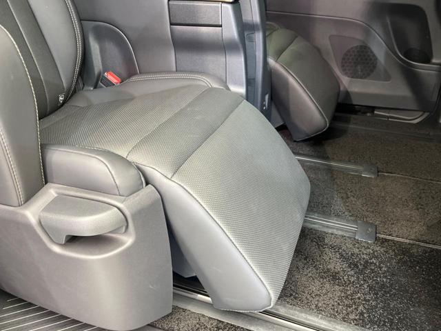 アルファードハイブリッド Ｚ　左右独立ムーンルーフ　両側電動スライドドア　純正１４インチディスプレイオーディオ　全周囲カメラ　衝突軽減装置　ＬＥＤヘッドライト　ＥＴＣ　Ｂｌｕｅｔｏｏｔｈ再生　フルセグ　ドライブレ（43枚目）