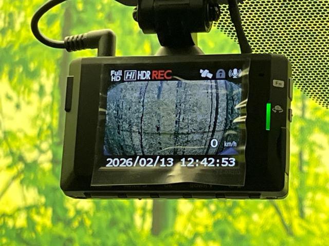 アルファードハイブリッド Ｚ　左右独立ムーンルーフ　両側電動スライドドア　純正１４インチディスプレイオーディオ　全周囲カメラ　衝突軽減装置　ＬＥＤヘッドライト　ＥＴＣ　Ｂｌｕｅｔｏｏｔｈ再生　フルセグ　ドライブレ（62枚目）