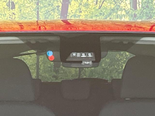 アクア Ｓ　純正ＳＤナビ　バックカメラ　衝突警報装置　禁煙車　レーンキープ　スマートキー　オートハイビーム　オートエアコン　オートライト　純正１５インチＡＷ　Ｂｌｕｅｔｏｏｔｈ再生　フルセグ　ＣＤ／ＤＶＤ再生（3枚目）