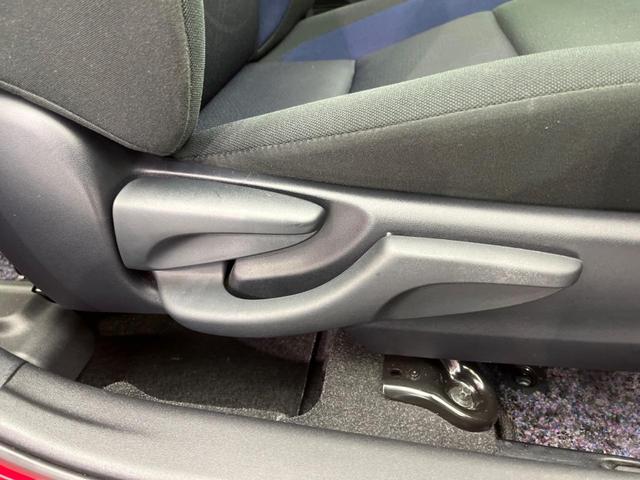 アクア Ｓ　純正ＳＤナビ　バックカメラ　衝突警報装置　禁煙車　レーンキープ　スマートキー　オートハイビーム　オートエアコン　オートライト　純正１５インチＡＷ　Ｂｌｕｅｔｏｏｔｈ再生　フルセグ　ＣＤ／ＤＶＤ再生（37枚目）