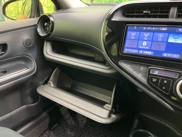 アクア Ｓ　純正ＳＤナビ　バックカメラ　衝突警報装置　禁煙車　レーンキープ　スマートキー　オートハイビーム　オートエアコン　オートライト　純正１５インチＡＷ　Ｂｌｕｅｔｏｏｔｈ再生　フルセグ　ＣＤ／ＤＶＤ再生（47枚目）