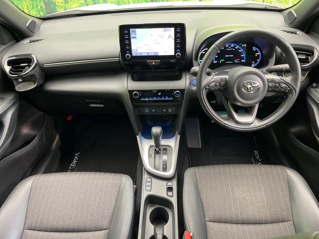 ヤリスクロス ハイブリッドＺ　衝突軽減装置　禁煙車　純正ディスプレイオーディオ　全周囲カメラ　レーダークルーズ　ＥＴＣ　Ｂｌｕｅｔｏｏｔｈ　フルセグ　ドライブレコーダー　シートヒーター　パワーシート　ハーフレザーシート（2枚目）