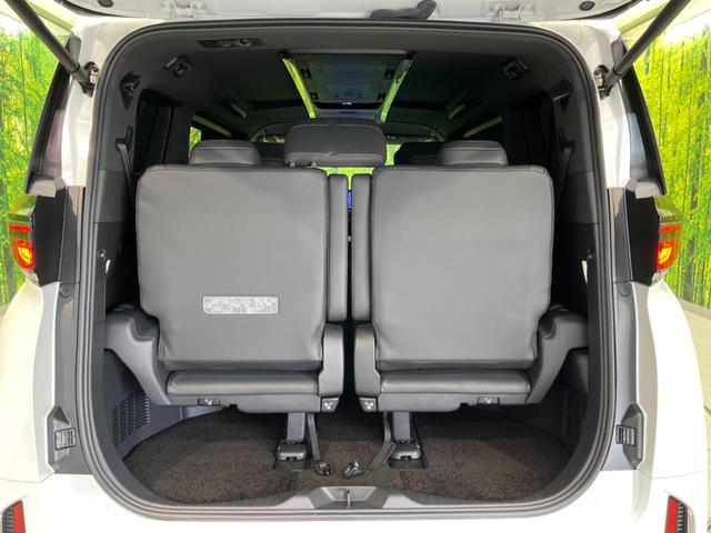 ���i�̂���������ʋ΁A���}���ɏ\���ȉ׎��X�y�[�X���m�ۂ��Ă���܂��B�T�[�h�V�[�g��|���ƁA�傫�ȉו��̐ύڂ��\�ł���