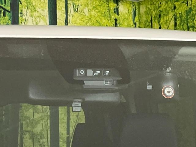 ヴォクシー ZS 煌 後席モニター 純正SDナビ バックカメラ 衝突被害軽減システム 禁煙車 ドラレコ スマートキー LEDヘッド ビルトインETC 純正16インチアルミ オートハイビーム 車線逸脱警報(5枚目)