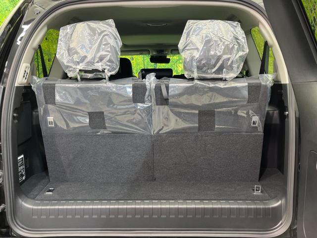 ���i�̂���������ʋ΁A���}���ɏ\���ȉ׎��X�y�[�X���m�ۂ��Ă���܂��B�T�[�h�V�[�g��|���ƁA�傫�ȉו��̐ύڂ��\�ł���