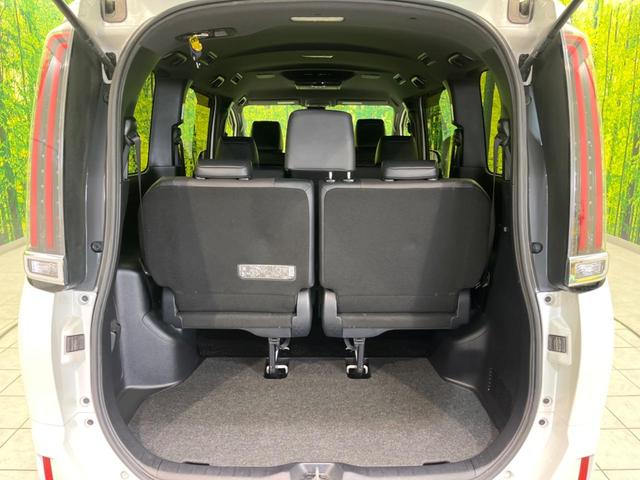 ���i�̂���������ʋ΁A���}���ɏ\���ȉ׎��X�y�[�X���m�ۂ��Ă���܂��B�T�[�h�V�[�g�𒵂ˏグ��ƁA�傫�ȉו��̐ύڂ��\�ł���