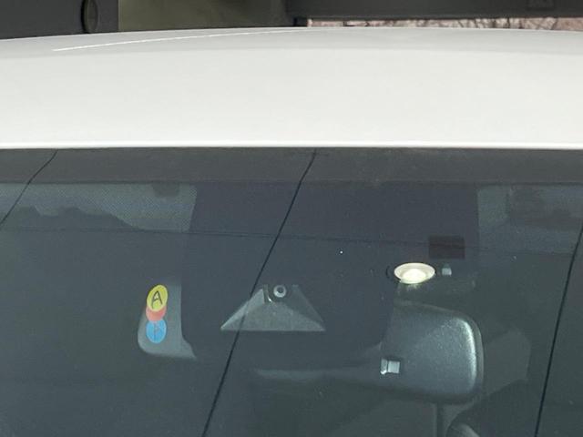 プリウス Sセーフティプラス 純正SDナビ バックカメラ 衝突被害軽減システム レーダークルーズ 禁煙車 コーナーセンサー スマートキー LEDヘッド ビルトインETC オートハイビーム 車線逸脱警報 オートライト(3枚目)