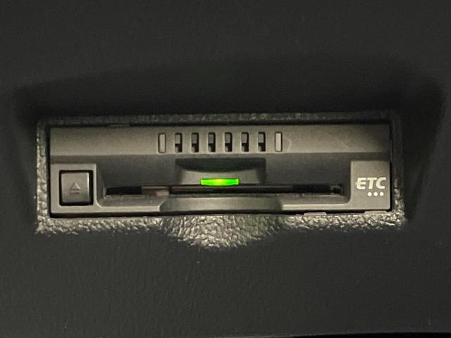 プリウス Sセーフティプラス 純正SDナビ バックカメラ 衝突被害軽減システム レーダークルーズ 禁煙車 コーナーセンサー スマートキー LEDヘッド ビルトインETC オートハイビーム 車線逸脱警報 オートライト(6枚目)