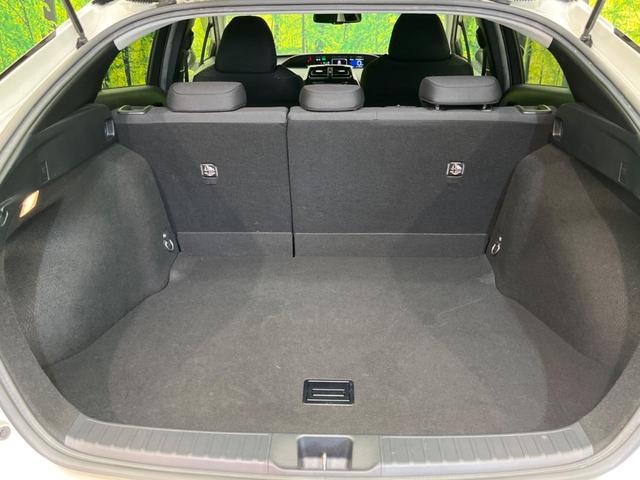 プリウス Sセーフティプラス 純正SDナビ バックカメラ 衝突被害軽減システム レーダークルーズ 禁煙車 コーナーセンサー スマートキー LEDヘッド ビルトインETC オートハイビーム 車線逸脱警報 オートライト(10枚目)