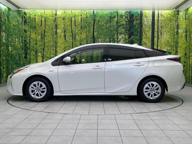 プリウス Sセーフティプラス 純正SDナビ バックカメラ 衝突被害軽減システム レーダークルーズ 禁煙車 コーナーセンサー スマートキー LEDヘッド ビルトインETC オートハイビーム 車線逸脱警報 オートライト(26枚目)