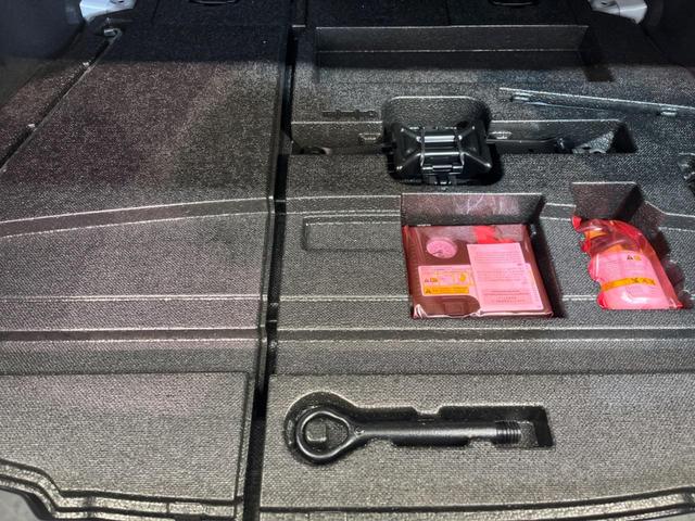 プリウス Sセーフティプラス 純正SDナビ バックカメラ 衝突被害軽減システム レーダークルーズ 禁煙車 コーナーセンサー スマートキー LEDヘッド ビルトインETC オートハイビーム 車線逸脱警報 オートライト(29枚目)