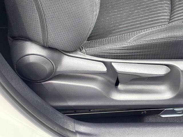 プリウス Sセーフティプラス 純正SDナビ バックカメラ 衝突被害軽減システム レーダークルーズ 禁煙車 コーナーセンサー スマートキー LEDヘッド ビルトインETC オートハイビーム 車線逸脱警報 オートライト(39枚目)