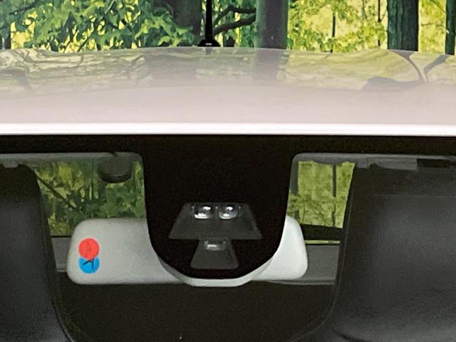 アルトターボＲＳ ベースグレード　衝突軽減装置　禁煙車　ＳＤナビ　バックカメラ　ＥＴＣ　Ｂｌｕｅｔｏｏｔｈ　フルセグ　ＨＩＤヘッド　スマートキー　シートヒーター　ステアリングスイッチ　オートライト　オートエアコン　パドルシフト（3枚目）