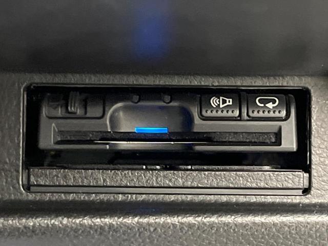 アルトターボＲＳ ベースグレード　衝突軽減装置　禁煙車　ＳＤナビ　バックカメラ　ＥＴＣ　Ｂｌｕｅｔｏｏｔｈ　フルセグ　ＨＩＤヘッド　スマートキー　シートヒーター　ステアリングスイッチ　オートライト　オートエアコン　パドルシフト（6枚目）