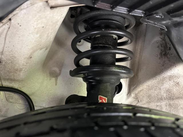 アルトターボＲＳ ベースグレード　衝突軽減装置　禁煙車　ＳＤナビ　バックカメラ　ＥＴＣ　Ｂｌｕｅｔｏｏｔｈ　フルセグ　ＨＩＤヘッド　スマートキー　シートヒーター　ステアリングスイッチ　オートライト　オートエアコン　パドルシフト（20枚目）