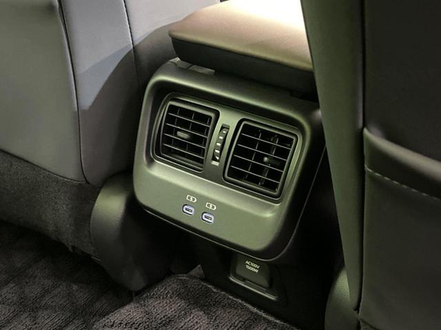 クラウンクロスオーバー Gアドバンスド・レザーパッケージ 4WD 衝突軽減装置 禁煙車 全周囲カメラ ETC Bluetooth フルセグ レーンキープ 純正21型アルミホイール シートヒーター クリアランスソナー オートマチックハイビーム スマートキー(34枚目)