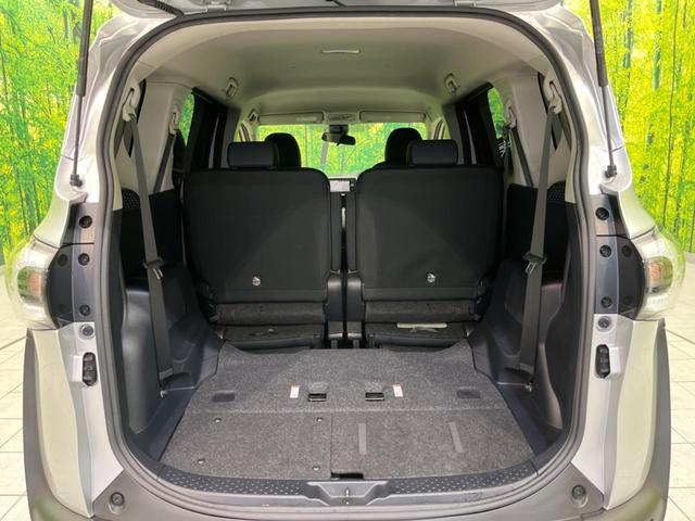 シエンタ ハイブリッドＧ　両側電動スライドドア　純正ＳＤナビ　バックカメラ　衝突軽減装置　禁煙車　シートヒーター　レーンキープ　ＬＥＤヘッドライト　ＥＴＣ　スマートキー　オートハイビーム　オートライト　オートエアコン（11枚目）