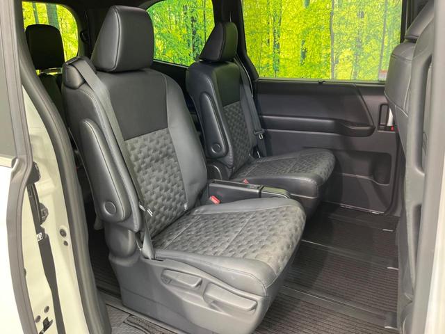 ヴォクシー ハイブリッドS-Z 両側電動スライド 後席モニター 純正10インチナビ バックカメラ AC100V電源 衝突軽減 禁煙車 ハーフレザーシート シートヒーター クリアランスソナー レーンアシスト LEDヘッド(9枚目)