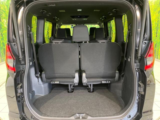 ノア ハイブリッドＳ－Ｚ　純正１０．５インチナビ　両側電動スライド　後席モニター　バックカメラ　１００Ｖ電源　衝突被害軽減　レーダークルーズ　禁煙車　電動リアゲート　ハーフレザーシート　ドラレコ　コーナーセンサー（11枚目）