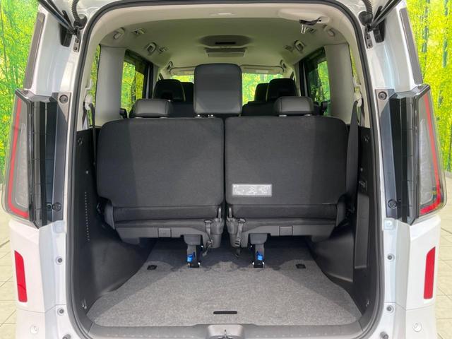 ���i�̂���������ʋ΁A���}���ɏ\���ȉ׎��X�y�[�X���m�ۂ��Ă���܂��B�Z�J���h�V�[�g��|���ƁA�傫�ȉו��̐ύڂ��\�ł���