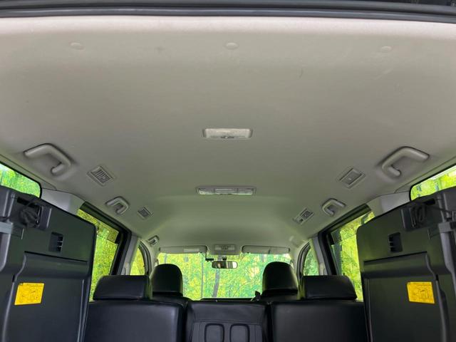 ヴォクシー ＺＳ　煌ＩＩ　両側電動ドア　ＳＤナビ　禁煙車　スマートキー　ＨＩＤヘッド　ビルトインＥＴＣ　純正１５インチアルミ　オートライト　オートエアコン　ＣＤ　ＤＶＤ再生　フルセグ　パドルシフト　ＨＩＤフォグ（30枚目）