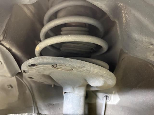 ヴォクシー ＺＳ　煌ＩＩ　両側電動ドア　ＳＤナビ　禁煙車　スマートキー　ＨＩＤヘッド　ビルトインＥＴＣ　純正１５インチアルミ　オートライト　オートエアコン　ＣＤ　ＤＶＤ再生　フルセグ　パドルシフト　ＨＩＤフォグ（56枚目）