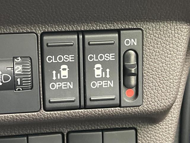 フリード Ｇ・ホンダセンシング　両側電動スライド　衝突軽減　純正ＳＤナビ　後席モニター　バックカメラ　レーダークルーズ　ドラレコ　ＥＴＣ　スマートキー　レーンアシスト　電動格納ミラー　Ｂｌｕｅｔｏｏｔｈ再生　ＣＤ／ＤＶＤ（3枚目）