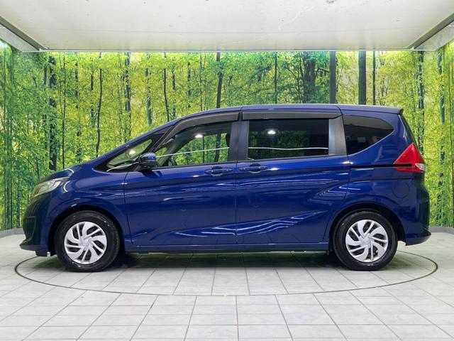 フリード Ｇ・ホンダセンシング　両側電動スライド　衝突軽減　純正ＳＤナビ　後席モニター　バックカメラ　レーダークルーズ　ドラレコ　ＥＴＣ　スマートキー　レーンアシスト　電動格納ミラー　Ｂｌｕｅｔｏｏｔｈ再生　ＣＤ／ＤＶＤ（29枚目）