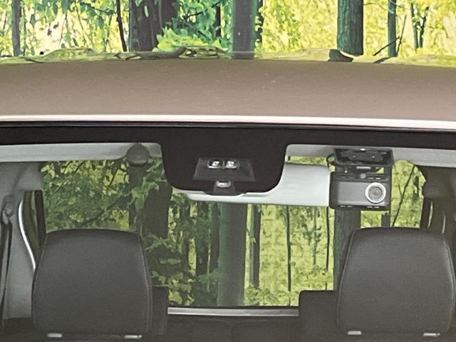 スペーシアカスタム ＸＳリミテッド　両側電動スライド　衝突軽減　ＳＤナビ　バックカメラ　禁煙車　シートヒーター　ドラレコ　ＥＴＣ　ハーフレザーシート　ＨＩＤヘッド　オートライト　スマートキー　電動格納ミラー　フルセグ（4枚目）