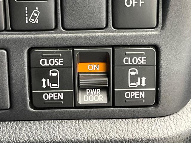 ノア ハイブリッドＳｉ　ダブルバイビー　両側電動スライドドア　純正９インチナビ　バックカメラ　衝突警報装置　禁煙車　ハーフレザーシート　パワーバックドア　シートヒーター　レーンキープ　ＬＥＤヘッドライト　スマートキー　ＥＴＣ（3枚目）