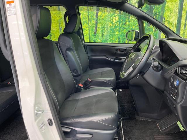 ノア ハイブリッドＳｉ　ダブルバイビー　両側電動スライドドア　純正９インチナビ　バックカメラ　衝突警報装置　禁煙車　ハーフレザーシート　パワーバックドア　シートヒーター　レーンキープ　ＬＥＤヘッドライト　スマートキー　ＥＴＣ（8枚目）