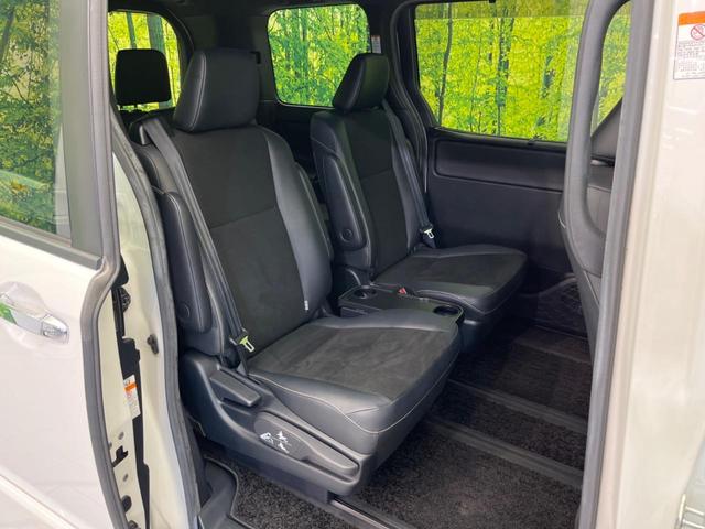 ノア ハイブリッドＳｉ　ダブルバイビー　両側電動スライドドア　純正９インチナビ　バックカメラ　衝突警報装置　禁煙車　ハーフレザーシート　パワーバックドア　シートヒーター　レーンキープ　ＬＥＤヘッドライト　スマートキー　ＥＴＣ（9枚目）