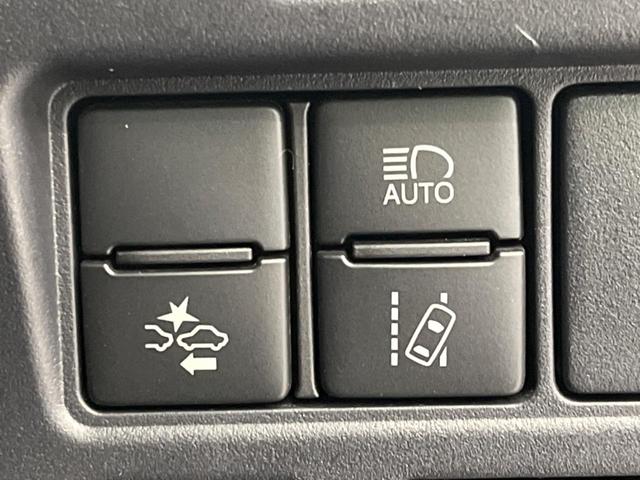 ノア ハイブリッドＳｉ　ダブルバイビー　両側電動スライドドア　純正９インチナビ　バックカメラ　衝突警報装置　禁煙車　ハーフレザーシート　パワーバックドア　シートヒーター　レーンキープ　ＬＥＤヘッドライト　スマートキー　ＥＴＣ（42枚目）