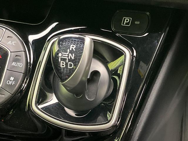 ノア ハイブリッドＳｉ　ダブルバイビー　両側電動スライドドア　純正９インチナビ　バックカメラ　衝突警報装置　禁煙車　ハーフレザーシート　パワーバックドア　シートヒーター　レーンキープ　ＬＥＤヘッドライト　スマートキー　ＥＴＣ（47枚目）