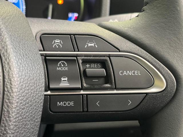 ヴォクシー ハイブリッドＳ－Ｚ　１４インチ後席モニター　両側電動スライドドア　衝突軽減装置　純正１０．５インチナビ　レーダークルーズコントロール　バックカメラ　ＥＴＣ２．０　フルセグ　シートヒーター　ハーフレザーシート　ＬＥＤヘッド（7枚目）