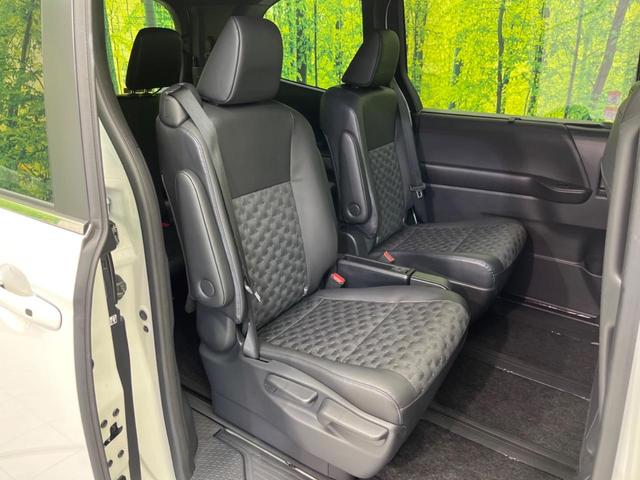 ヴォクシー ハイブリッドＳ－Ｚ　１４インチ後席モニター　両側電動スライドドア　衝突軽減装置　純正１０．５インチナビ　レーダークルーズコントロール　バックカメラ　ＥＴＣ２．０　フルセグ　シートヒーター　ハーフレザーシート　ＬＥＤヘッド（9枚目）