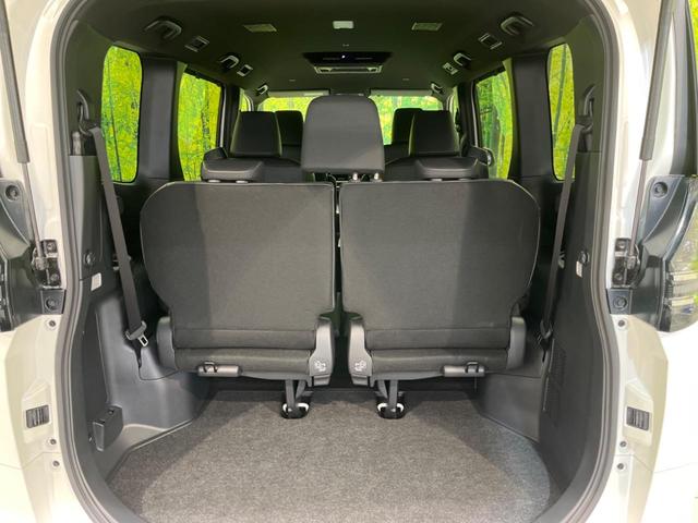 ヴォクシー ハイブリッドＳ－Ｚ　１４インチ後席モニター　両側電動スライドドア　衝突軽減装置　純正１０．５インチナビ　レーダークルーズコントロール　バックカメラ　ＥＴＣ２．０　フルセグ　シートヒーター　ハーフレザーシート　ＬＥＤヘッド（11枚目）