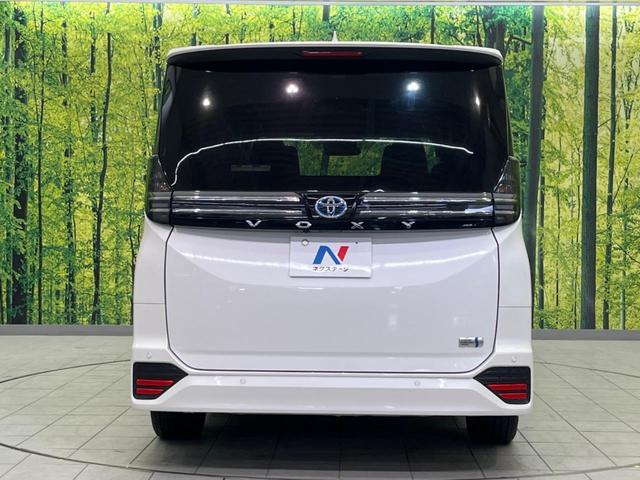 ヴォクシー ハイブリッドＳ－Ｚ　１４インチ後席モニター　両側電動スライドドア　衝突軽減装置　純正１０．５インチナビ　レーダークルーズコントロール　バックカメラ　ＥＴＣ２．０　フルセグ　シートヒーター　ハーフレザーシート　ＬＥＤヘッド（16枚目）