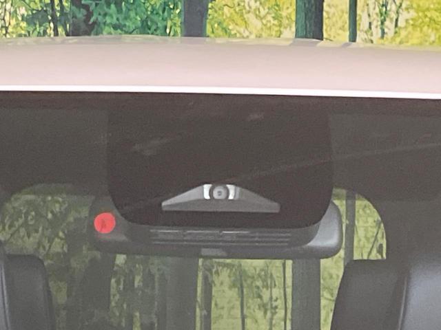 ヴォクシー ハイブリッドＳ－Ｚ　１４インチ後席モニター　両側電動スライドドア　衝突軽減装置　純正１０．５インチナビ　レーダークルーズコントロール　バックカメラ　ＥＴＣ２．０　フルセグ　シートヒーター　ハーフレザーシート　ＬＥＤヘッド（21枚目）